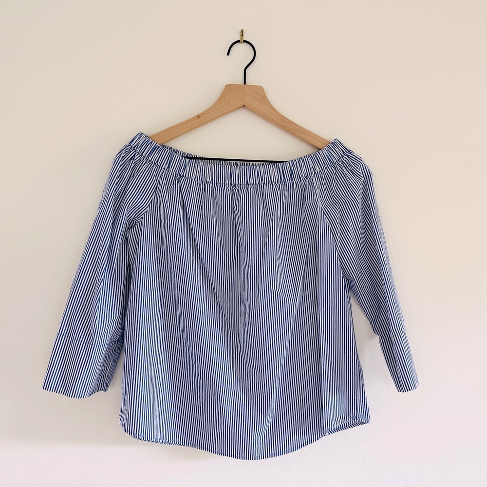 Zara off-the-shoulder cute blouse 🤍 Size S. Blue & white stripes.